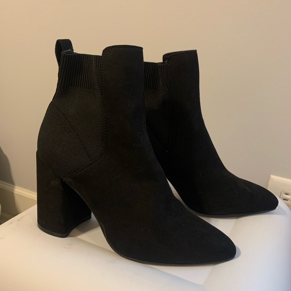 never worn!!! steve madden ankle booties!!